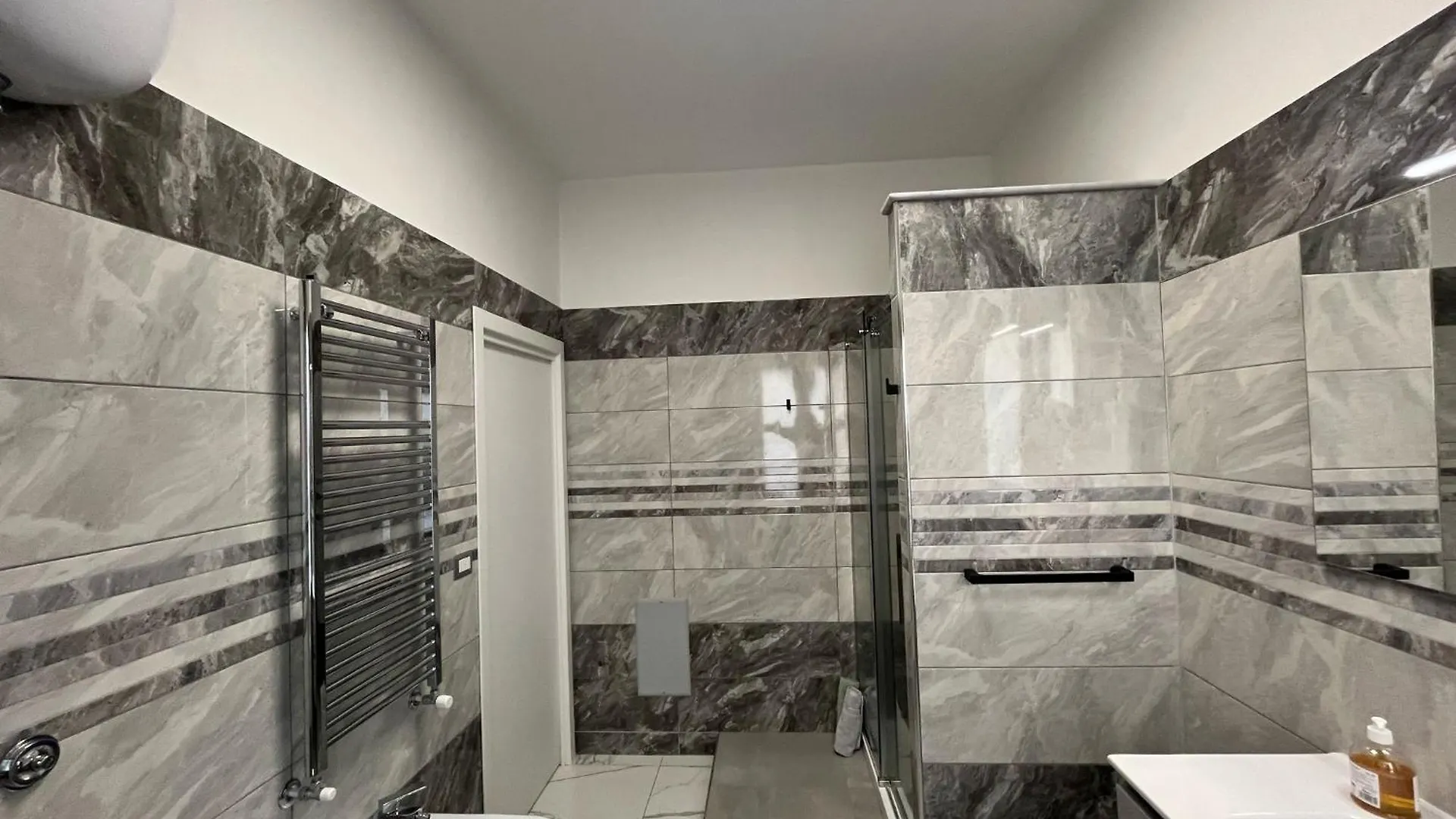 Carelli 9 Apartments 3 Naples