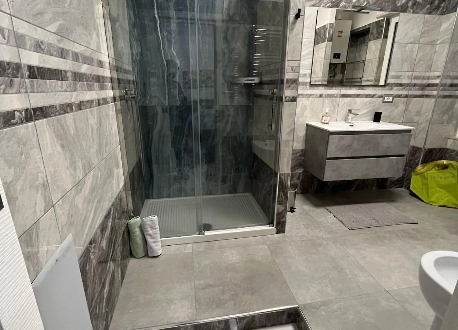 Carelli 9 Apartments 3 Naples