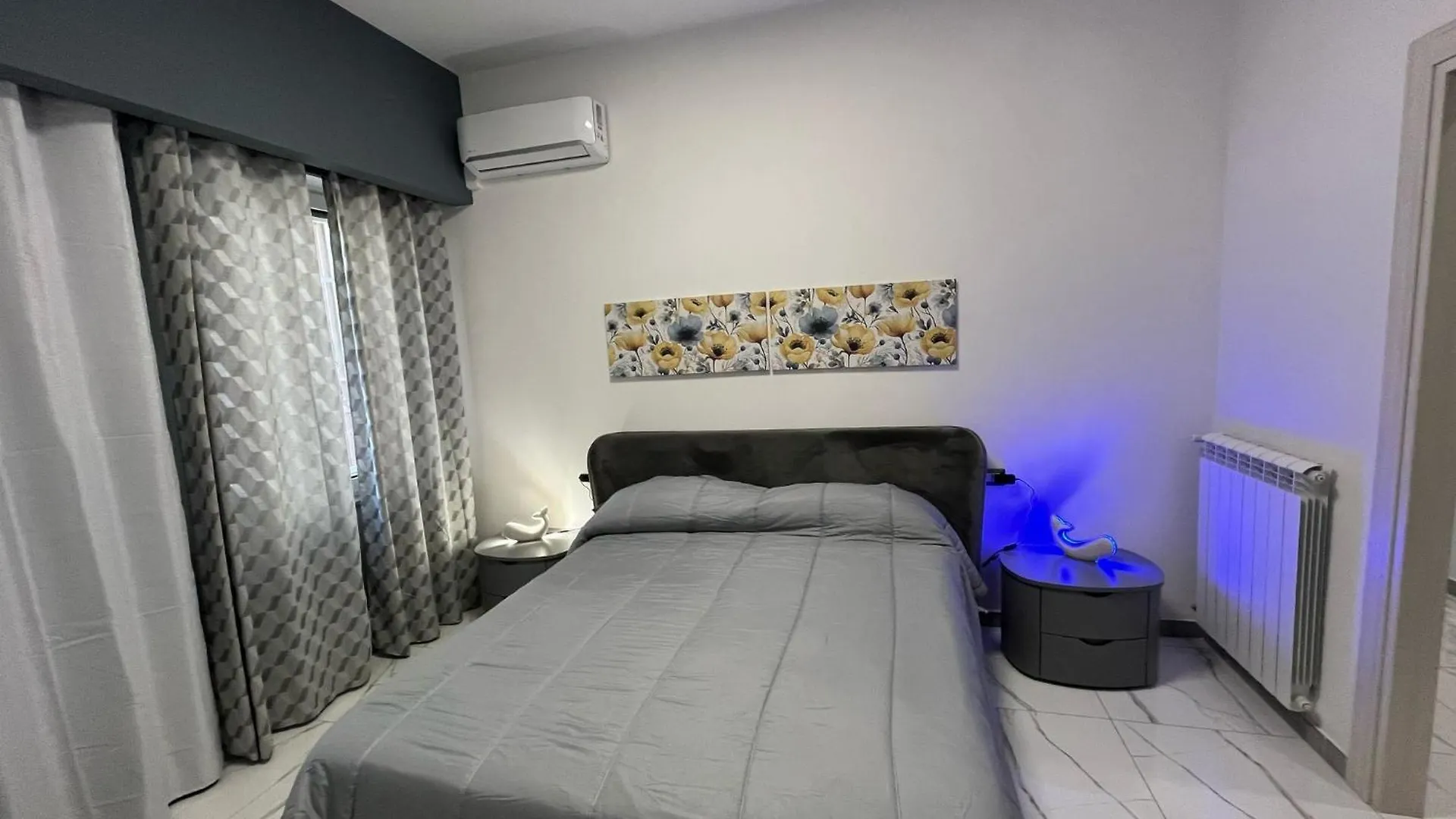Carelli 9 Apartments 3 Naples Italy