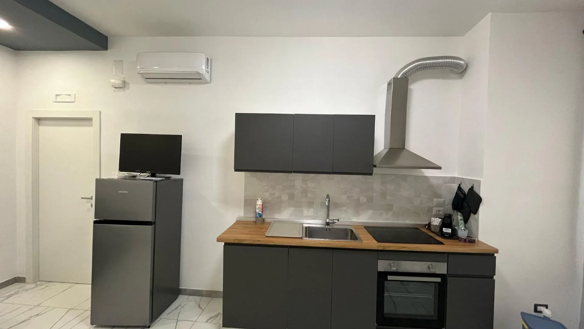 Carelli 9 Apartments 3 Naples