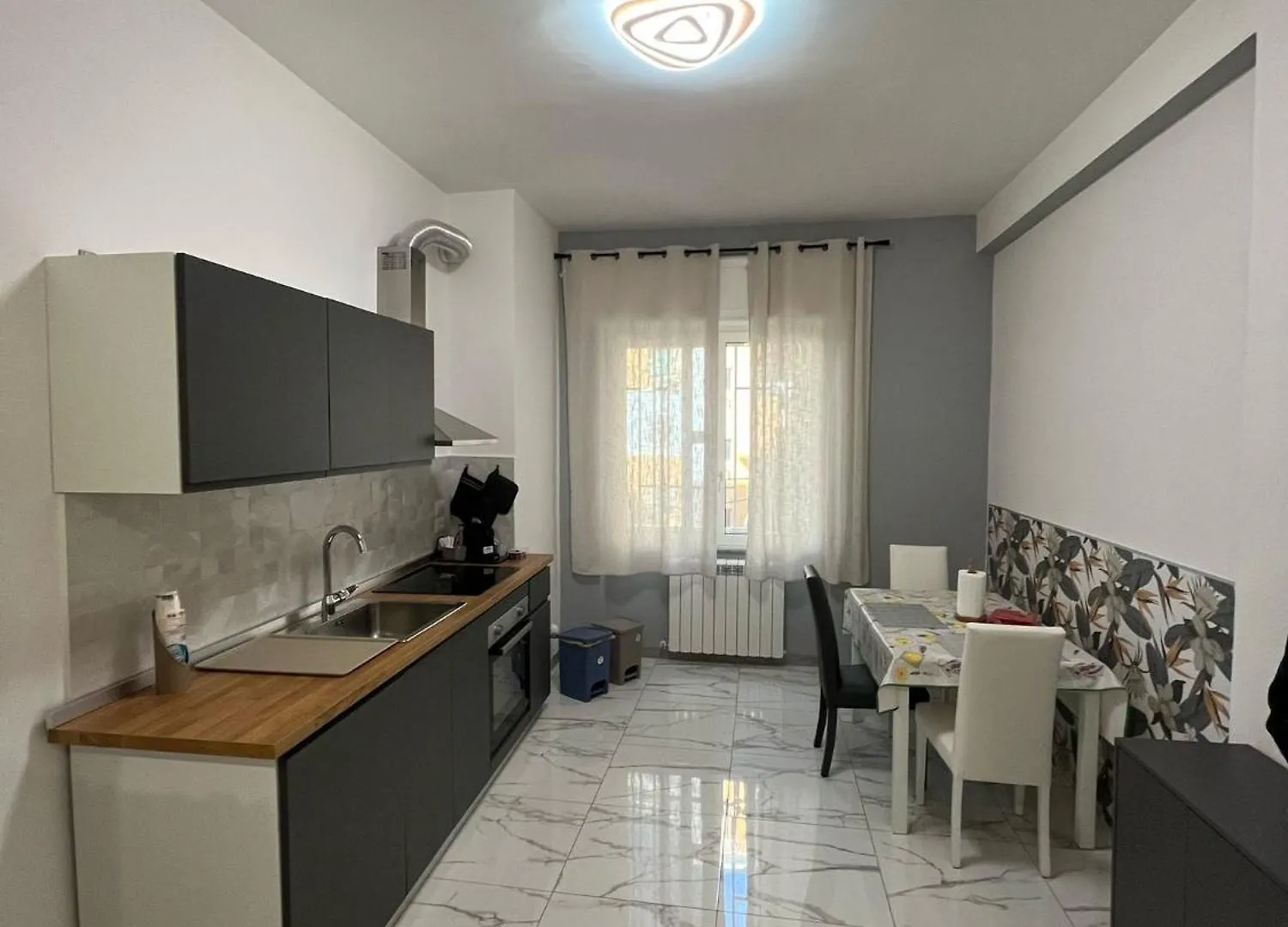 Carelli 9 Apartments 3 Naples Italy
