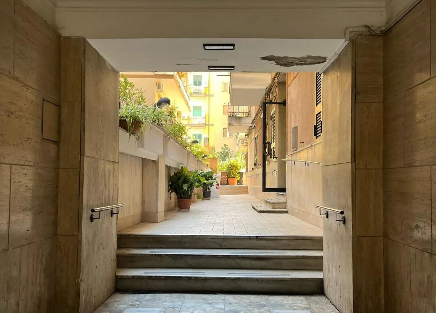 Carelli 9 Apartments 3 Naples